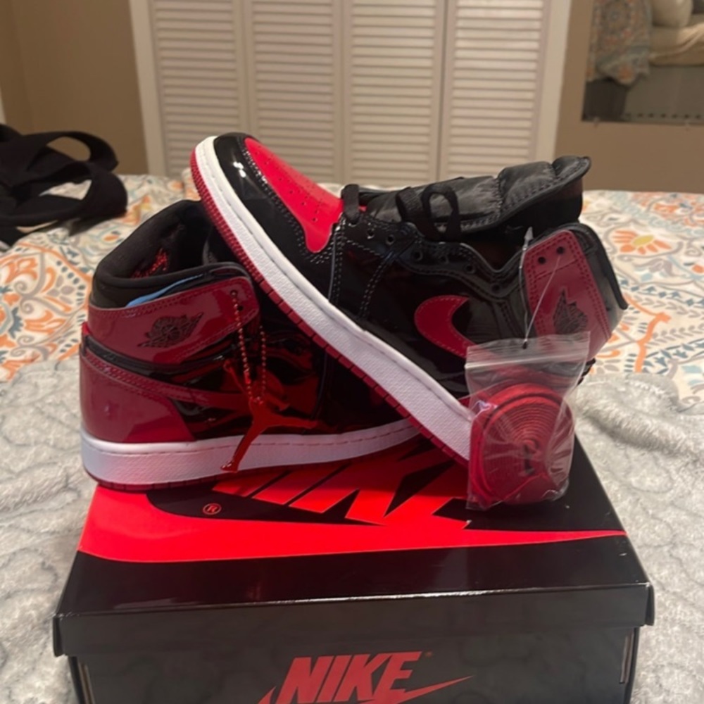COPY - REAL Jordan 1s Patent NEW